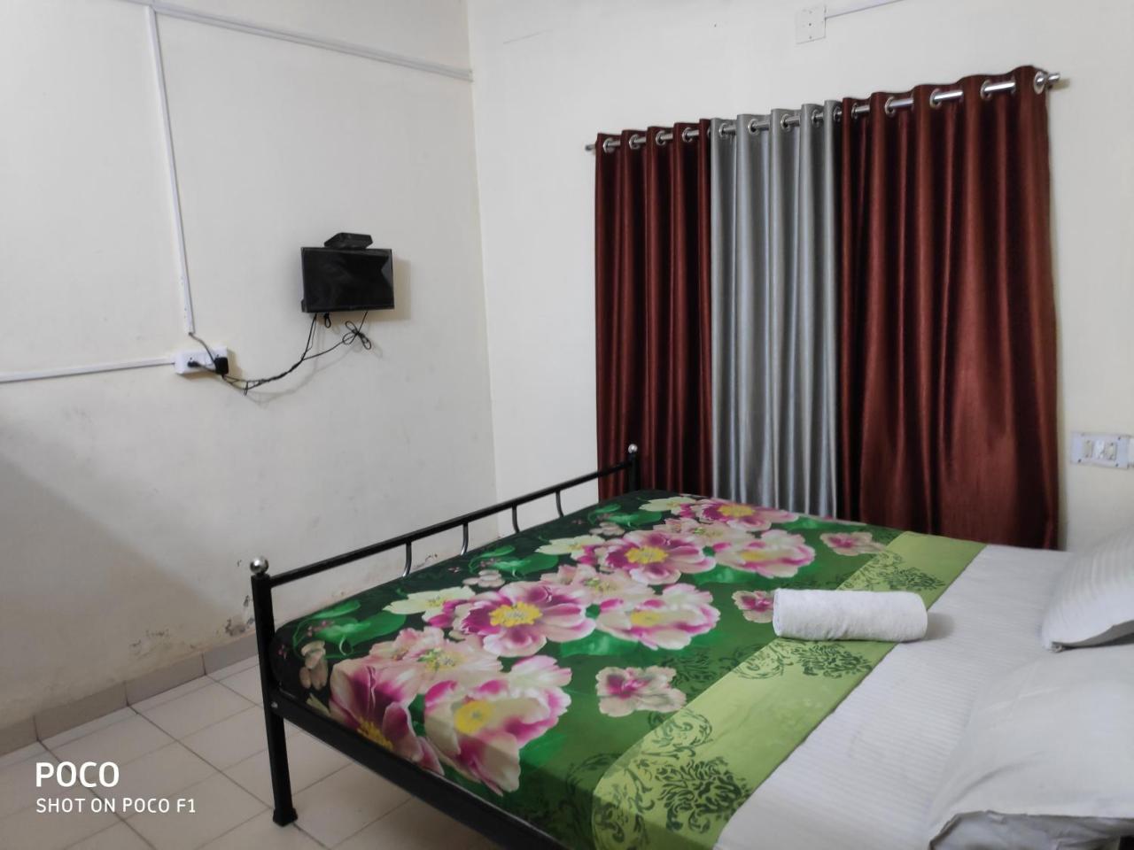 Hotel Silver Space 埃尔讷古勒姆 外观 照片