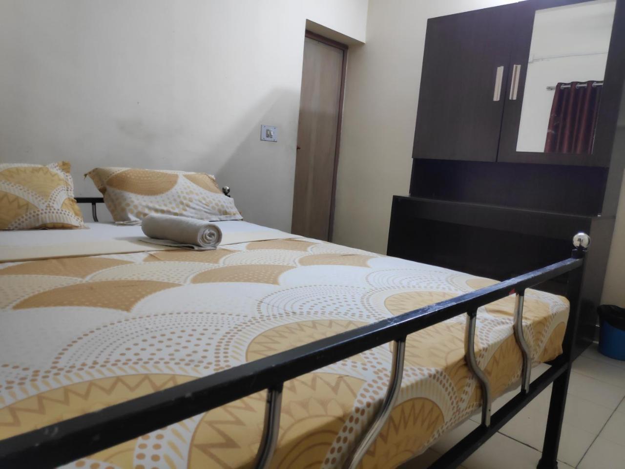Hotel Silver Space 埃尔讷古勒姆 外观 照片